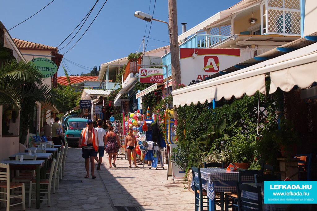 Üzletek, boltok, szupermarketek, éttermek Agios Nikitasban